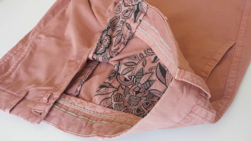 Revisiting a classic menswear staple keeping the cut, the rich fabrics and refined details unchanged is the major aspiration of the designer, who blends Made in Italy sartorial tradition with a unique product.