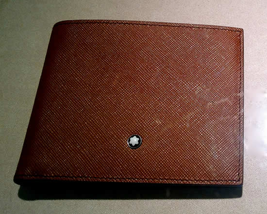 This wallet has become a must have for city life; it apparently shows that you are a professional; probably rushing between meetings. 