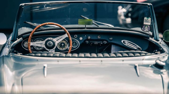 Frederique Constant celebrates the memory of the Austin Healey