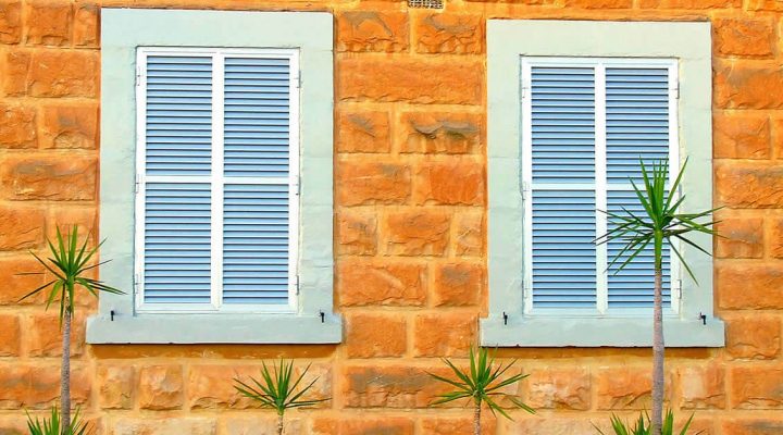 Selecting Cafe Blinds