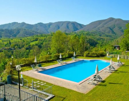 Installing Swimming Pool Tiles In A Home With The Experts Help