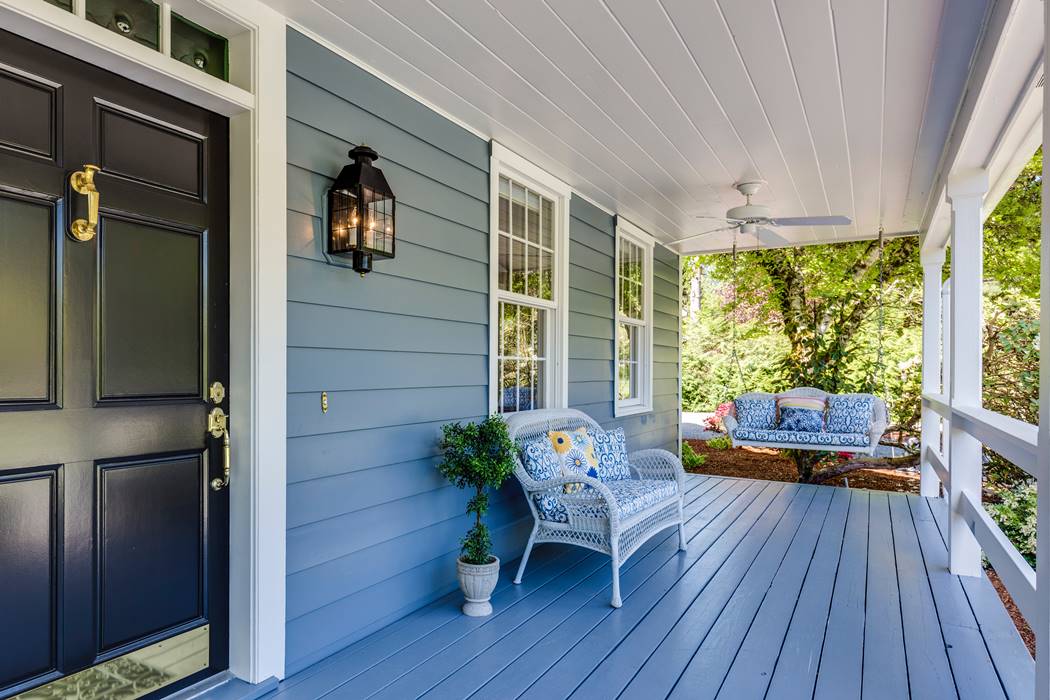 Best Ways to Extend Your Living Space with a Patio or a Deck