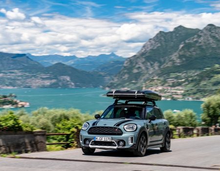 MINI Cooper S Countryman ALL4 with roof tent
