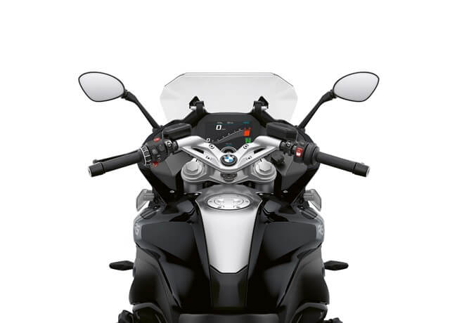 The new BMW R 1250 RS offers two different sockets as standard.