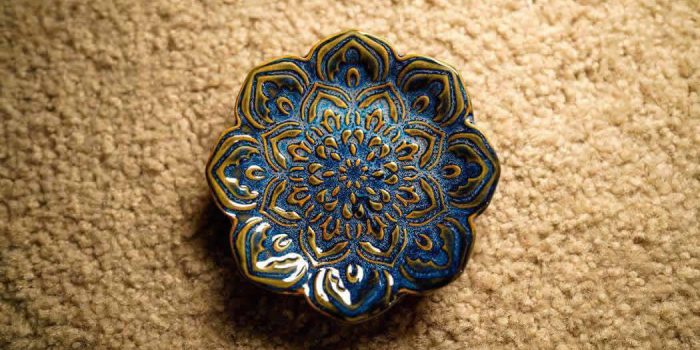 Romantic and spectacular brooch fashions