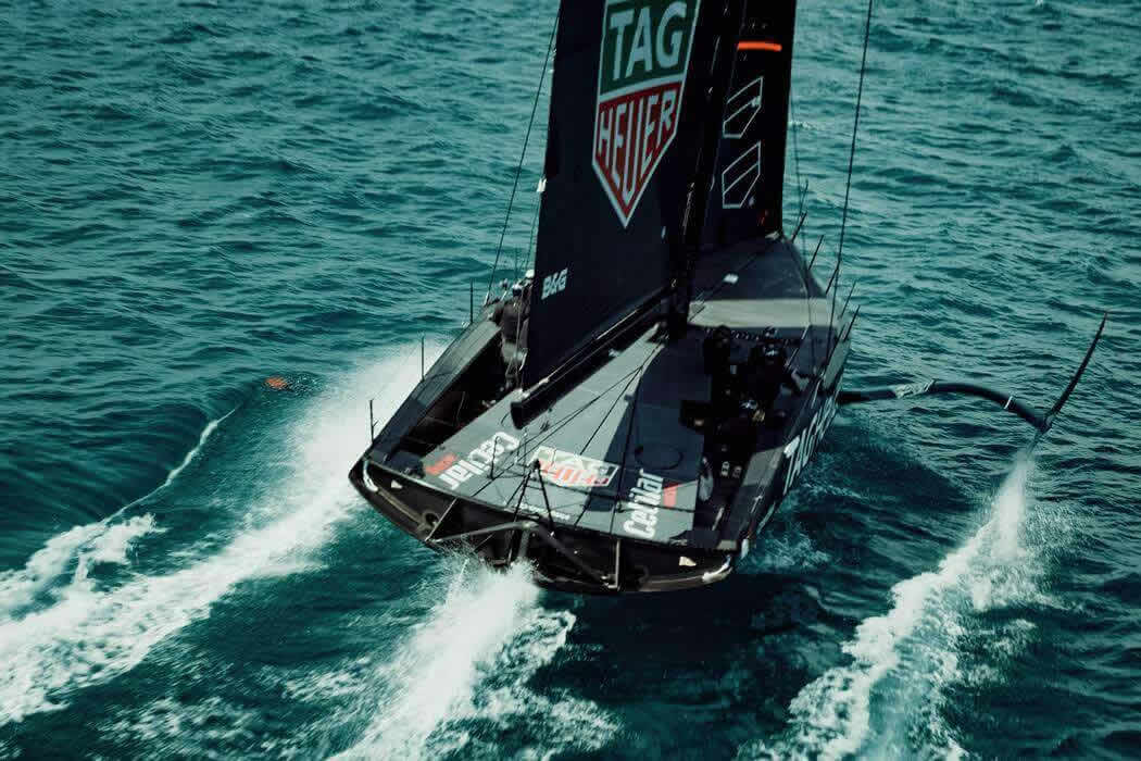 a high-performance racing yacht FlyingNikka