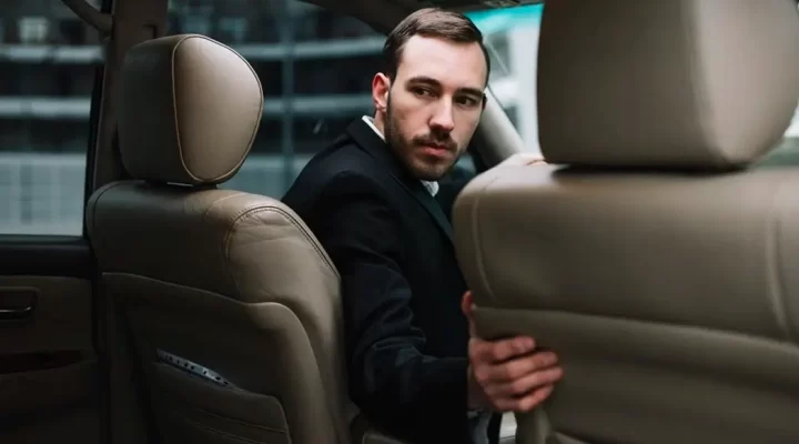 Learn about The Advantages of Hiring an Airport Limo