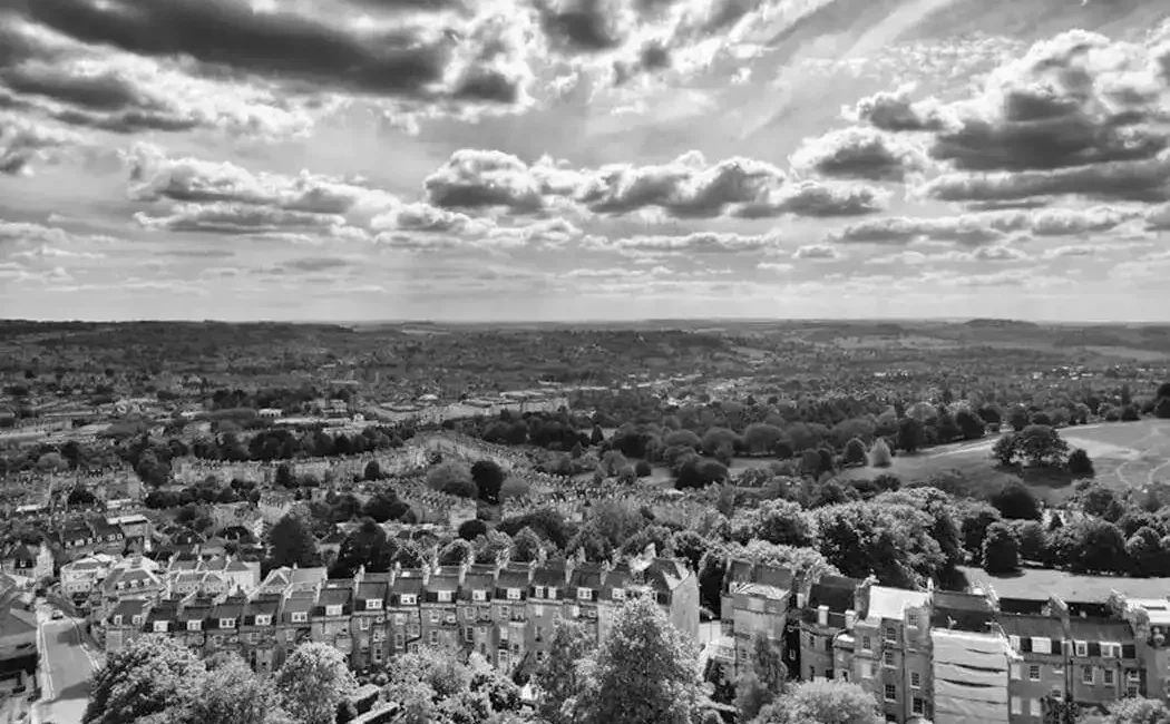 Expert Relocating to the UK Tax Guide: 10 Essential Tips for New Residents